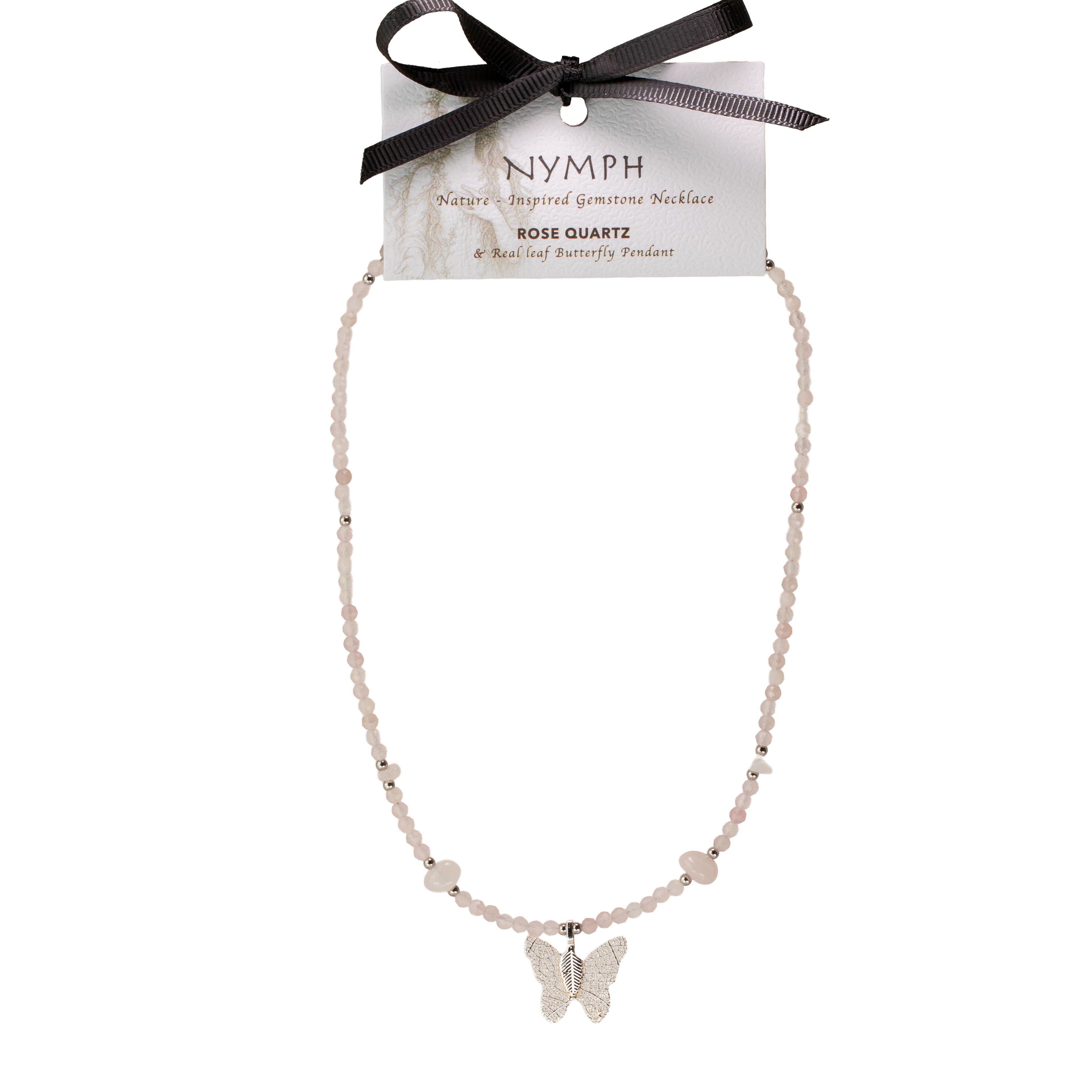 Collar de gema de cuarzo rosado Nymph con colgante de mariposa de hoja real