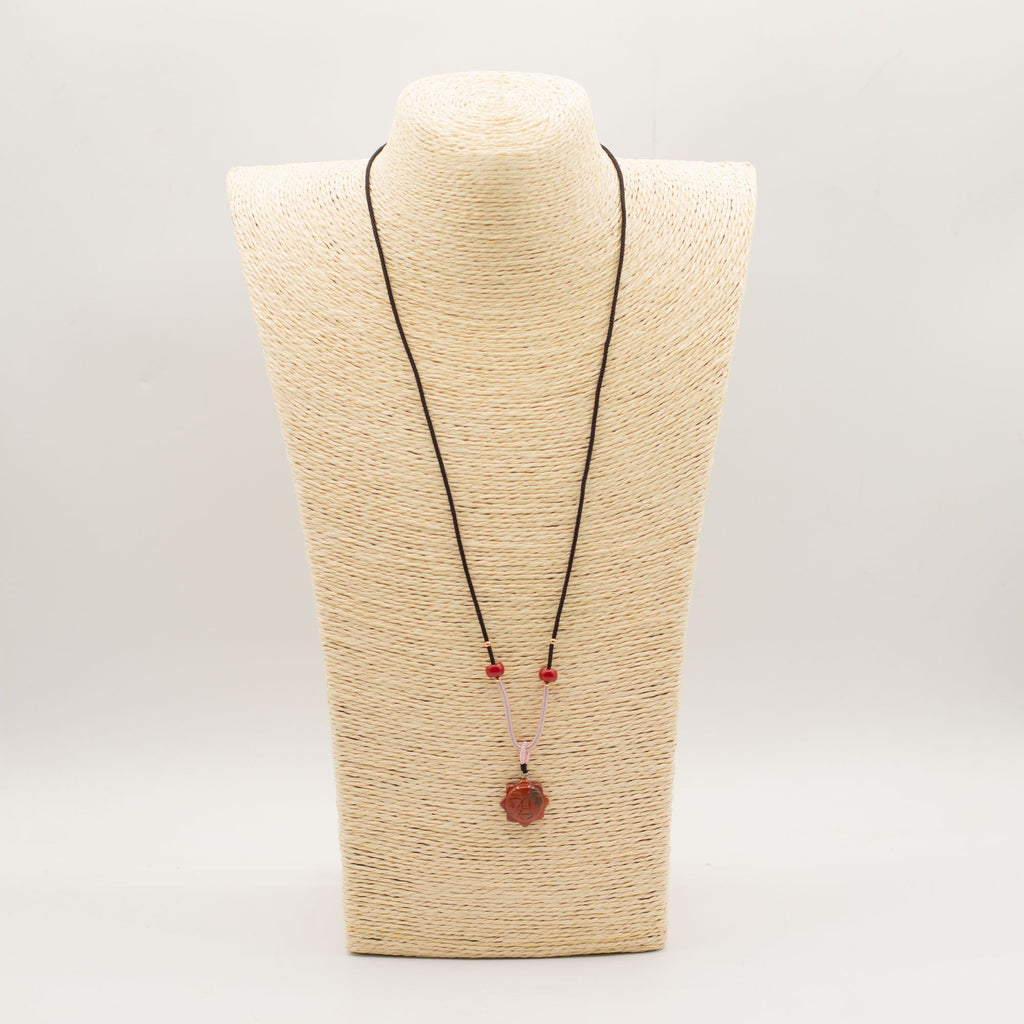 Collar de cuerda con colgante de piedra preciosa - Cara del Sol de cornalina