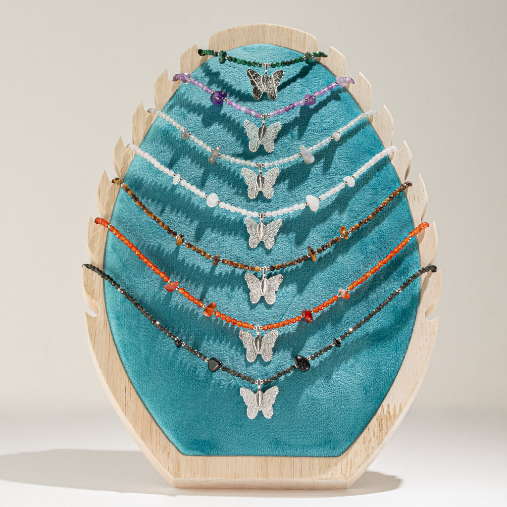 Collar de gema de obsidiana negra ninfa con colgante de mariposa hecho de una hoja real
