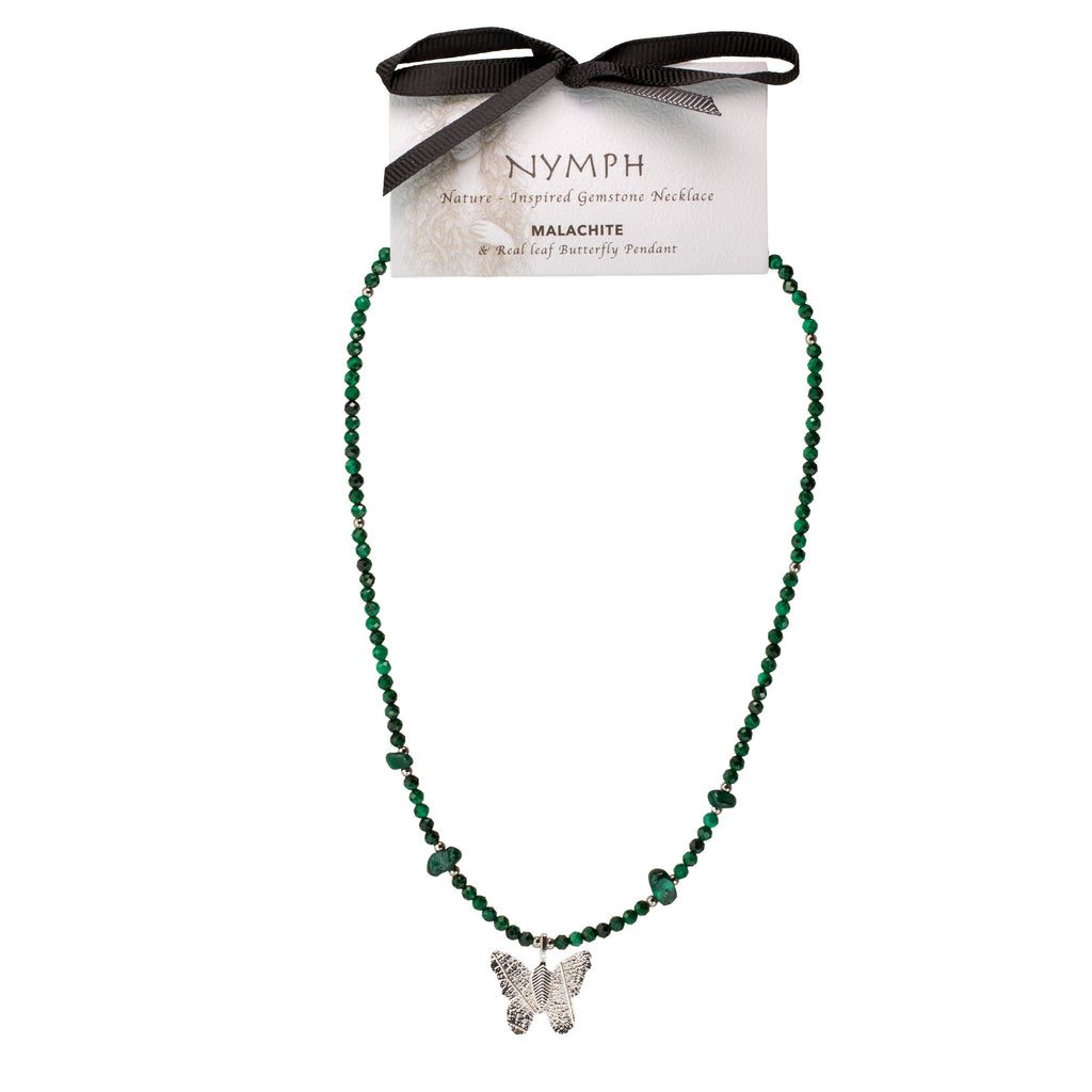Collar de malaquita con gema de malaquita y colgante de mariposa con hoja real